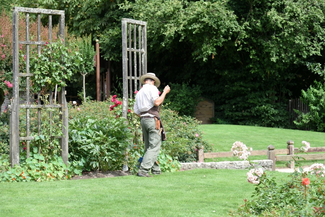 Tuinman in Amersfoort; van Engelenhoven Bestrating